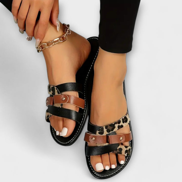 Sandály s kříženými pásky Leopard